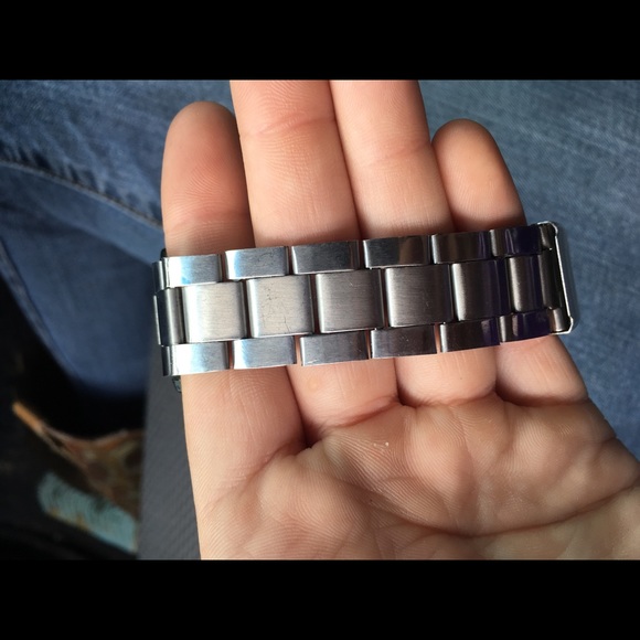 Watch - Picture 2 of 3